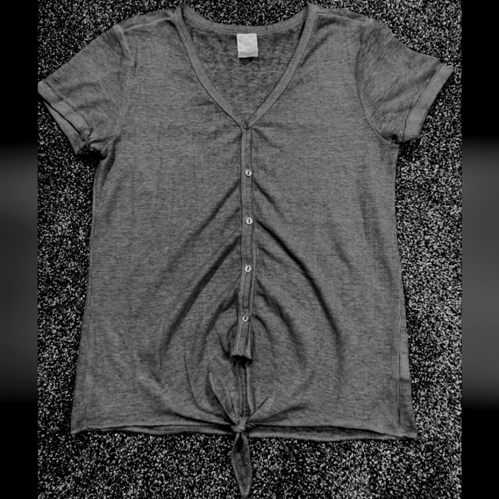 SALE No Boundaries NoBo Gray Front Knot Short Sleeve Button Shirt Large